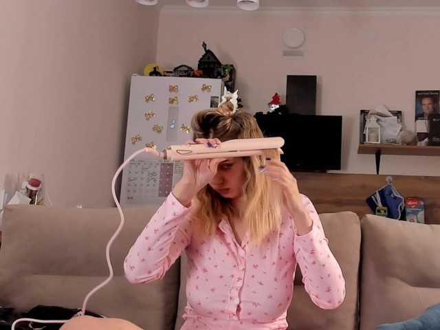 Girlalonehome live cam on BongaCams