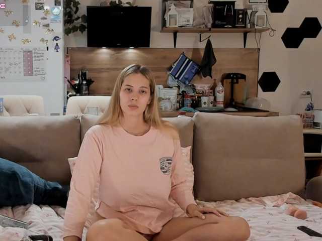 Girlalonehome live cam on BongaCams