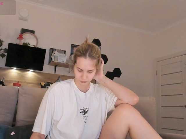 Girlalonehome live cam on BongaCams