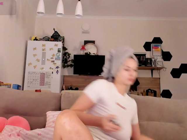 Girlalonehome live cam on BongaCams