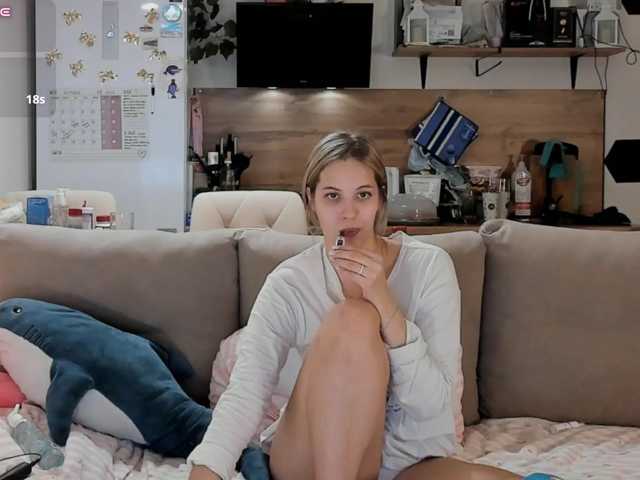 Girlalonehome live cam on BongaCams