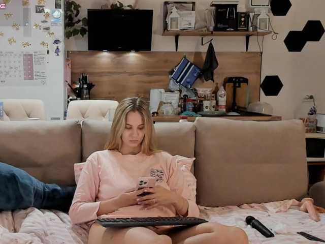 Girlalonehome preview