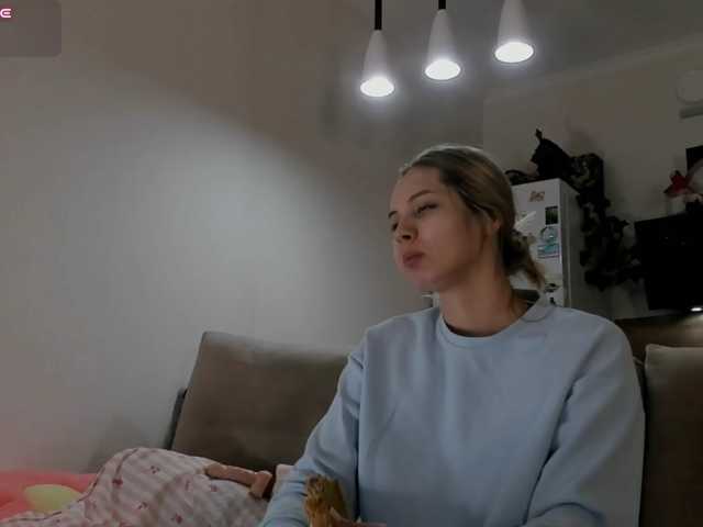 Girlalonehome live cam on BongaCams