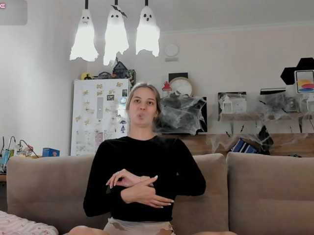 Girlalonehome live cam on BongaCams