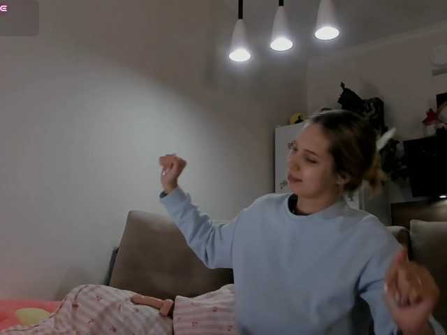 Girlalonehome live cam on BongaCams