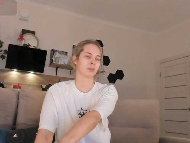 Girlalonehome live cam on BongaCams