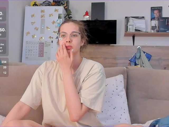 Girlalonehome's BongaCams show and profile