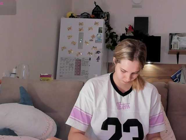 Girlalonehome live cam on BongaCams