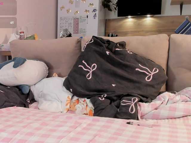 Girlalonehome live cam on BongaCams