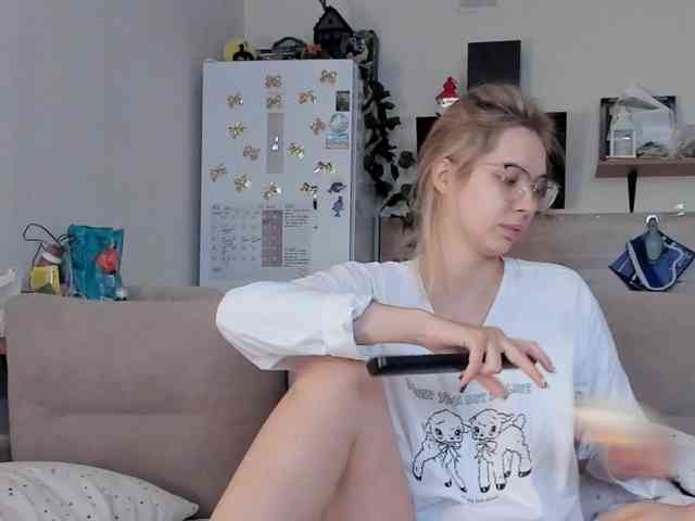 Girlalonehome Live Webcam on BongaCams