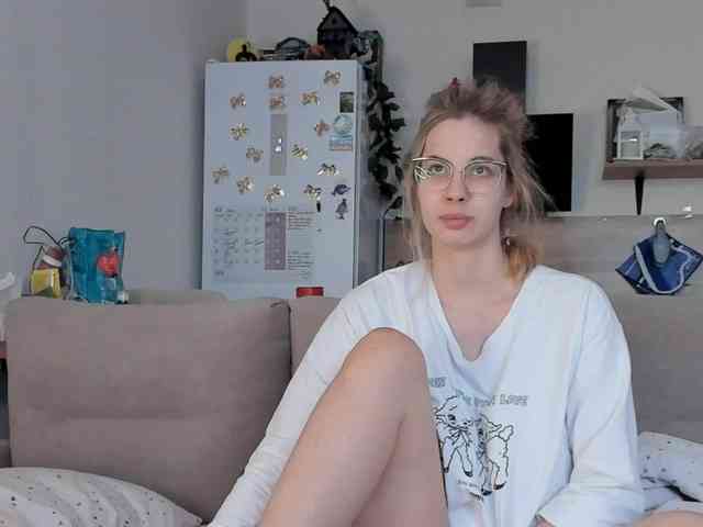 Girlalonehome Live Webcam on BongaCams