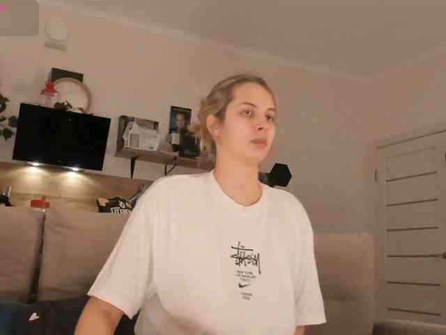 Girlalonehome Girlalonehome