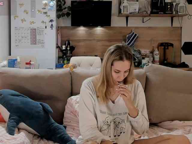 Girlalonehome Girlalonehome