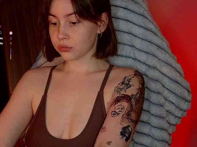 このモデルは現在ライブ中です。 sweetdreamss