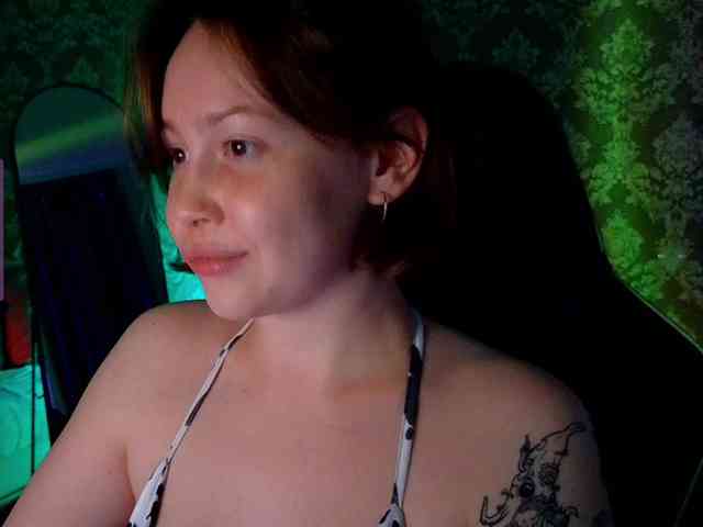 -sweetdreamss-'s cam show statistics and live stream