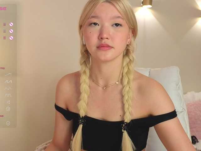 milli-sunrise live cam on BongaCams
