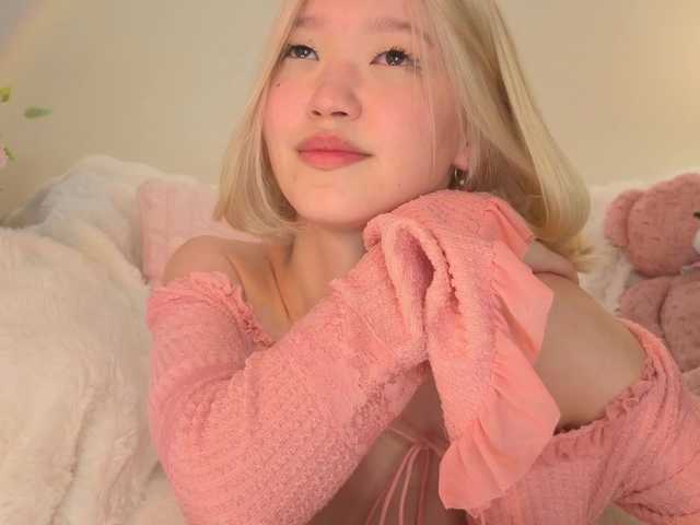 milli-sunrise live cam on BongaCams
