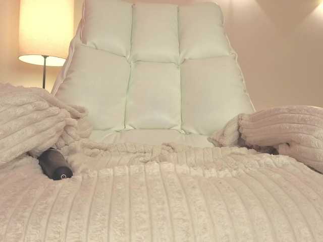 milli-sunrise live cam on BongaCams