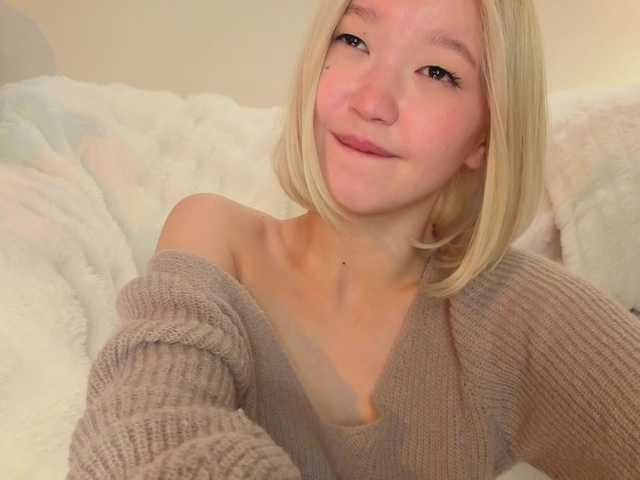 milli-sunrise live cam on BongaCams