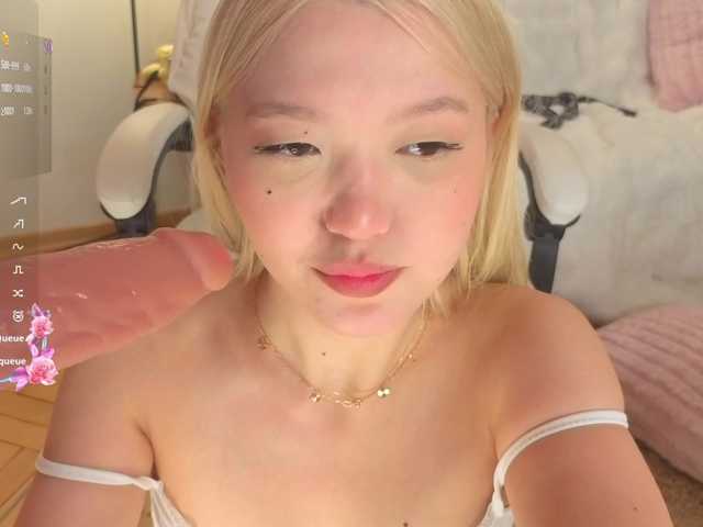 milli-sunrise live cam on BongaCams