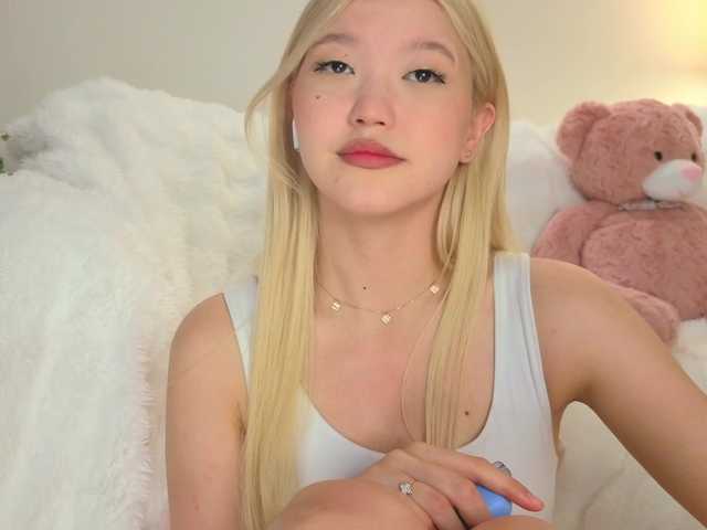 milli-sunrise live cam on BongaCams