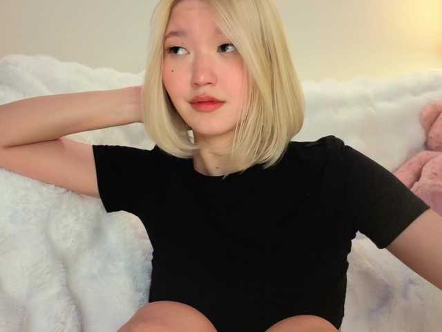 milli-sunrise live cam on BongaCams