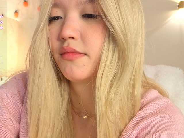 milli-sunrise live cam on BongaCams