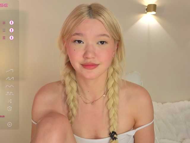 milli-sunrise live cam on BongaCams