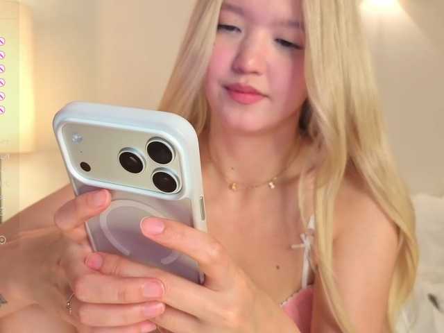 milli-sunrise live cam on BongaCams