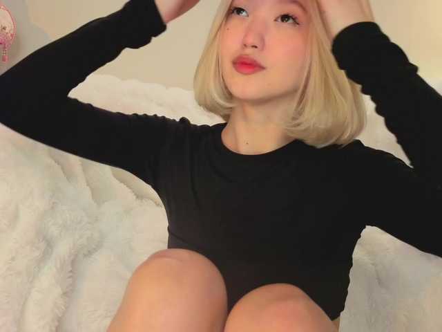 milli-sunrise live cam on BongaCams
