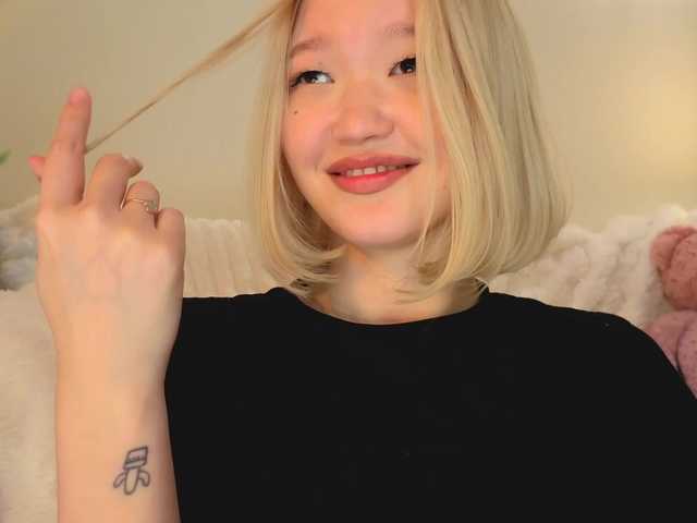 milli-sunrise live cam on BongaCams