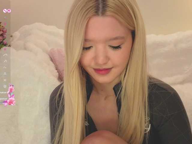 milli-sunrise live cam on BongaCams