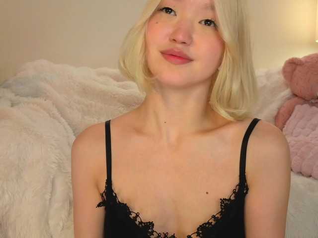 milli-sunrise live cam on BongaCams