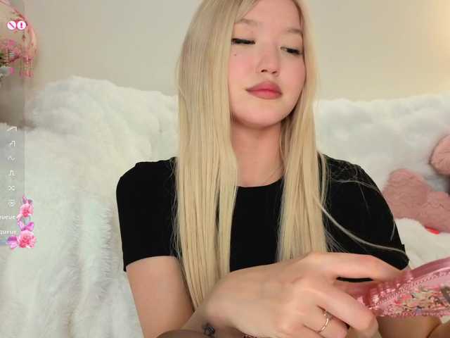 milli-sunrise live cam on BongaCams