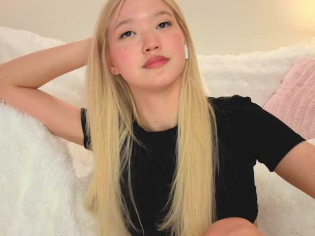 milli-sunrise live cam on BongaCams
