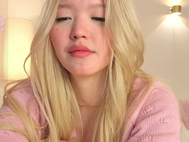 milli-sunrise live cam on BongaCams