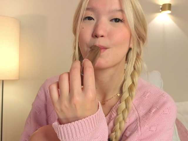 milli-sunrise live cam on BongaCams