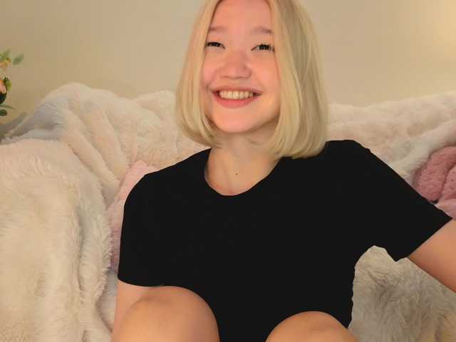 milli-sunrise live cam on BongaCams