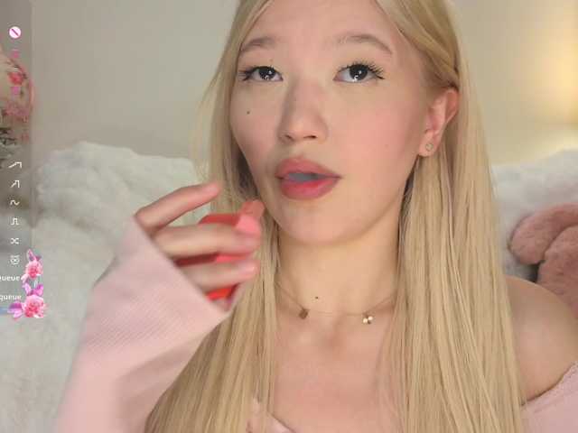 milli-sunrise live cam on BongaCams