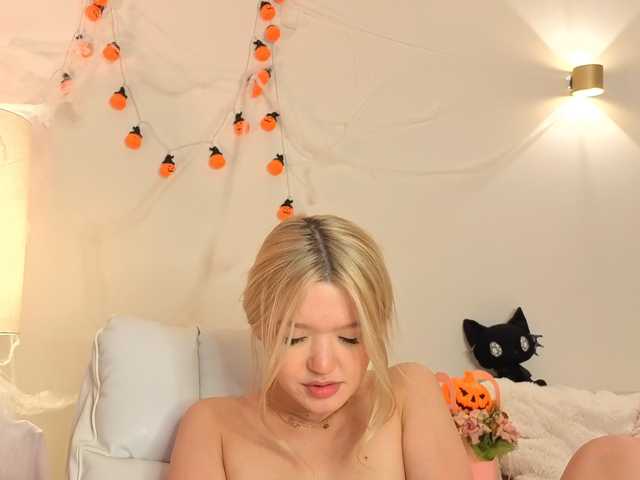 milli-sunrise live cam on BongaCams