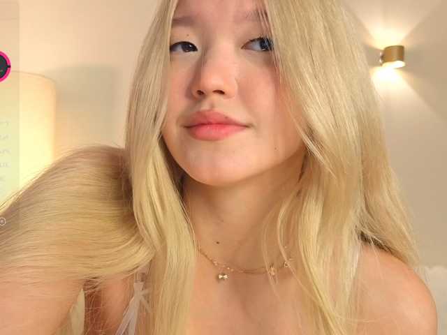 milli-sunrise live cam on BongaCams