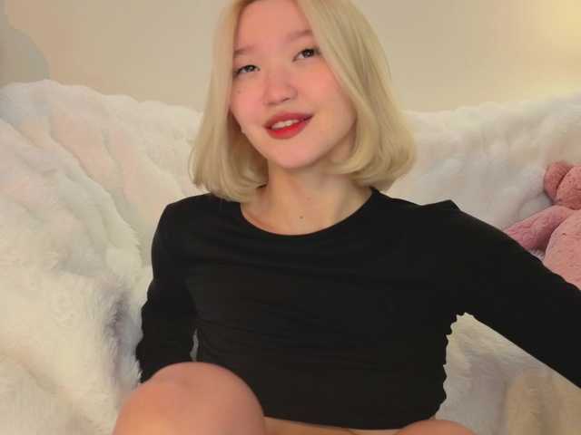 milli-sunrise live cam on BongaCams