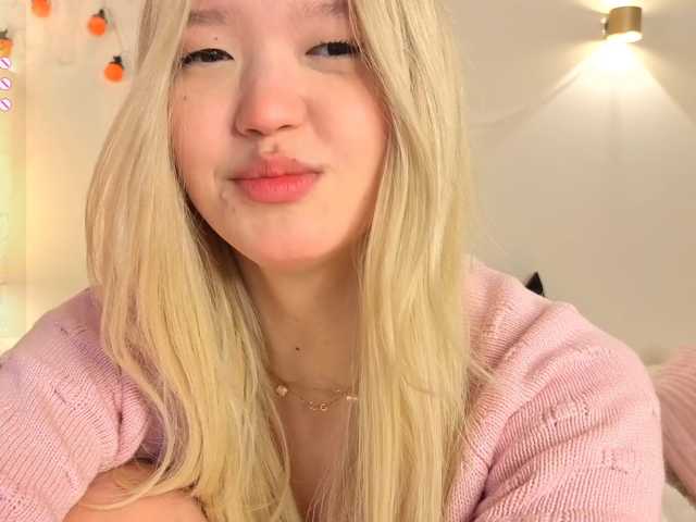 milli-sunrise live cam on BongaCams