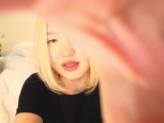 milli-sunrise live cam on BongaCams