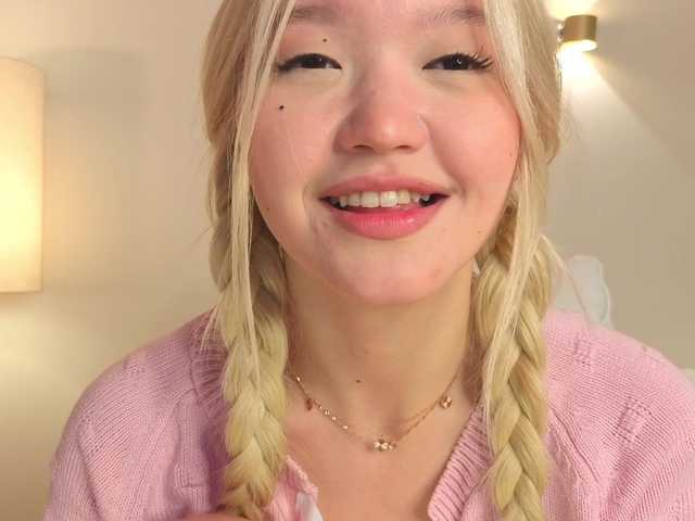 milli-sunrise live cam on BongaCams