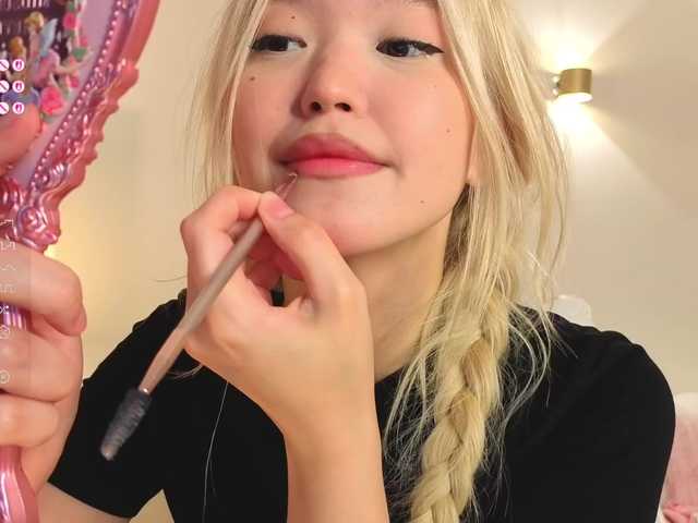 milli-sunrise live cam on BongaCams