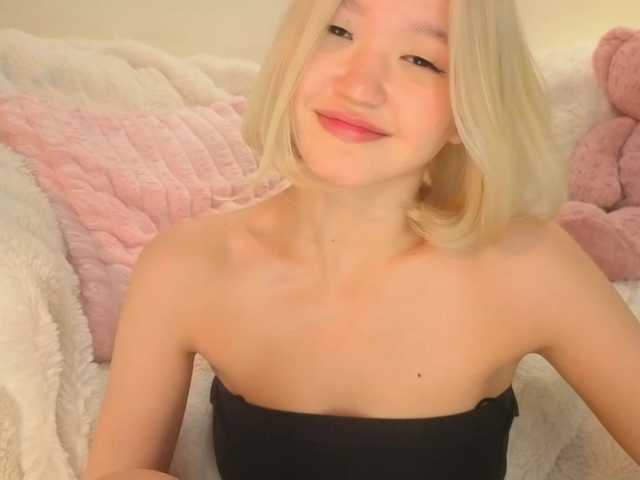 milli-sunrise live cam on BongaCams
