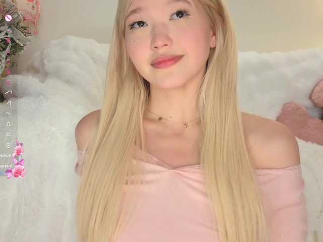 milli-sunrise live cam on BongaCams