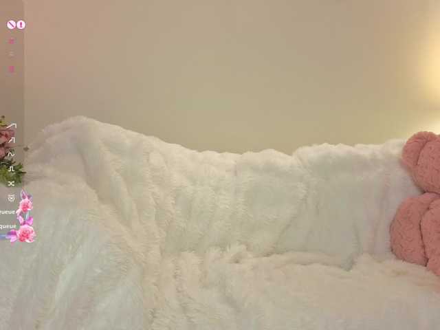 milli-sunrise live cam on BongaCams