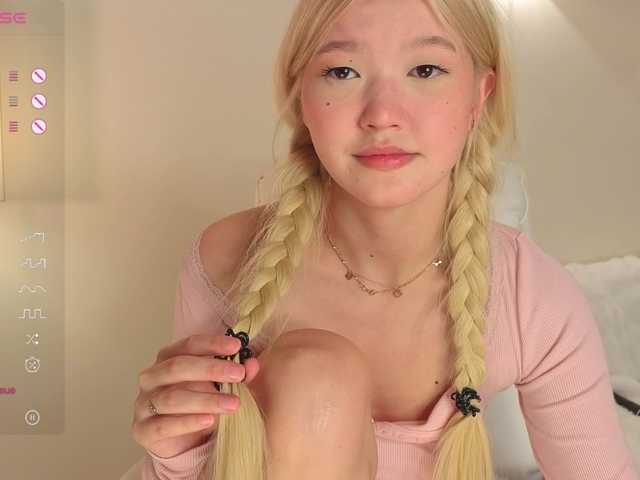 milli-sunrise live cam on BongaCams